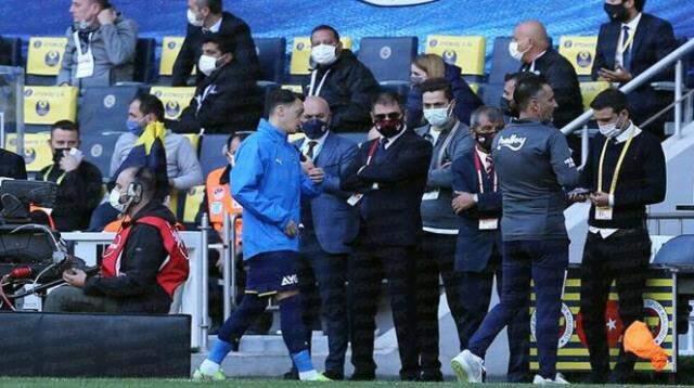 Vitor Pereira ile Mesut Özil arasında sorun mu var? Portekizli hoca suskunluğunu bozdu