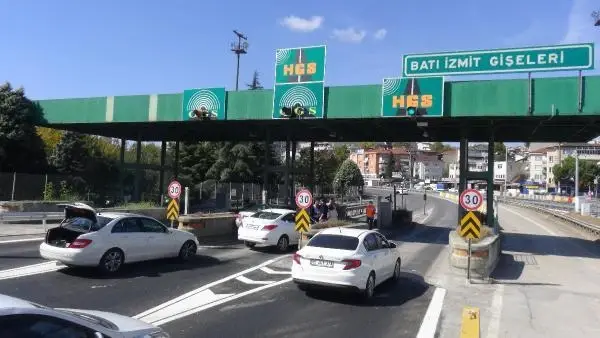 AYNI ANDA GİŞEYE GİRMEYE ÇALIŞINCA ÇARPIŞTILAR