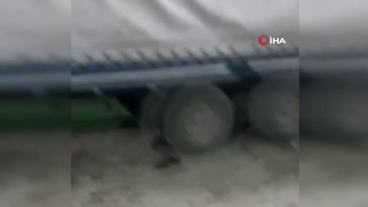 İpsala'da 8 kilometreyi bulan tır kuyruğu...Göçmenler, kaçak olarak bindiği tırda yakalandı
