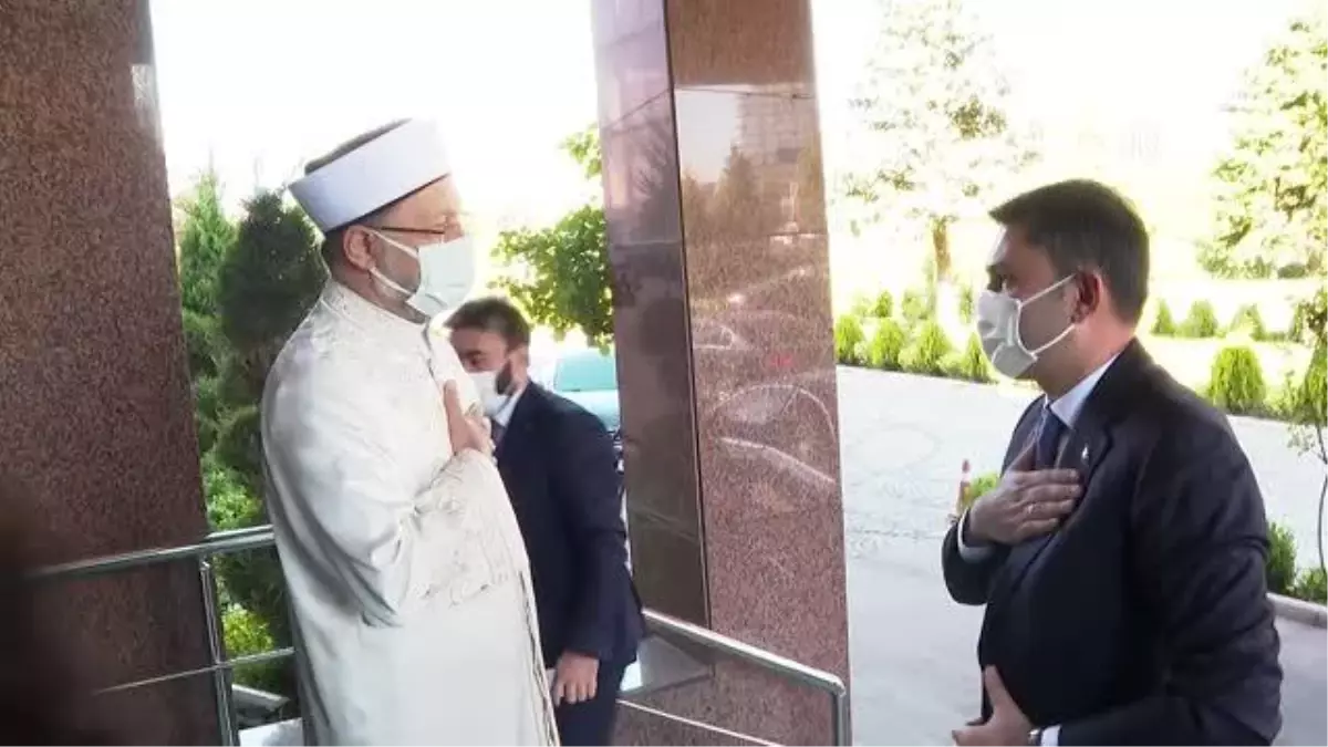 Kurum: 'Camiler, insana hayata İslam'ın ufku ile bakmayı öğreten mekteplerdir'