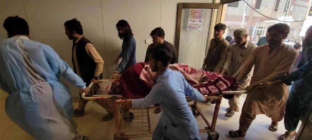 Pakistan'da 5.9 büyüklüğünde zelzele: 20 meyyit, 300 yaralı