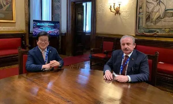 TBMM Başkanı Şentop'tan, P20 Zirvesi'nde diplomasi trafiği