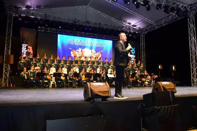 Son dakika haberleri | Yangınzedelere dayanak için Haluk Levent ve Rus Kızılordu Korosundan konser