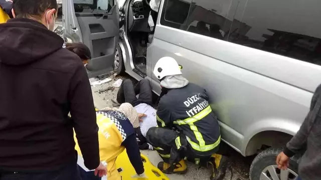 Yolcu midibüsüne arkadan vurdu biri ağır 4 kişi yaralandı