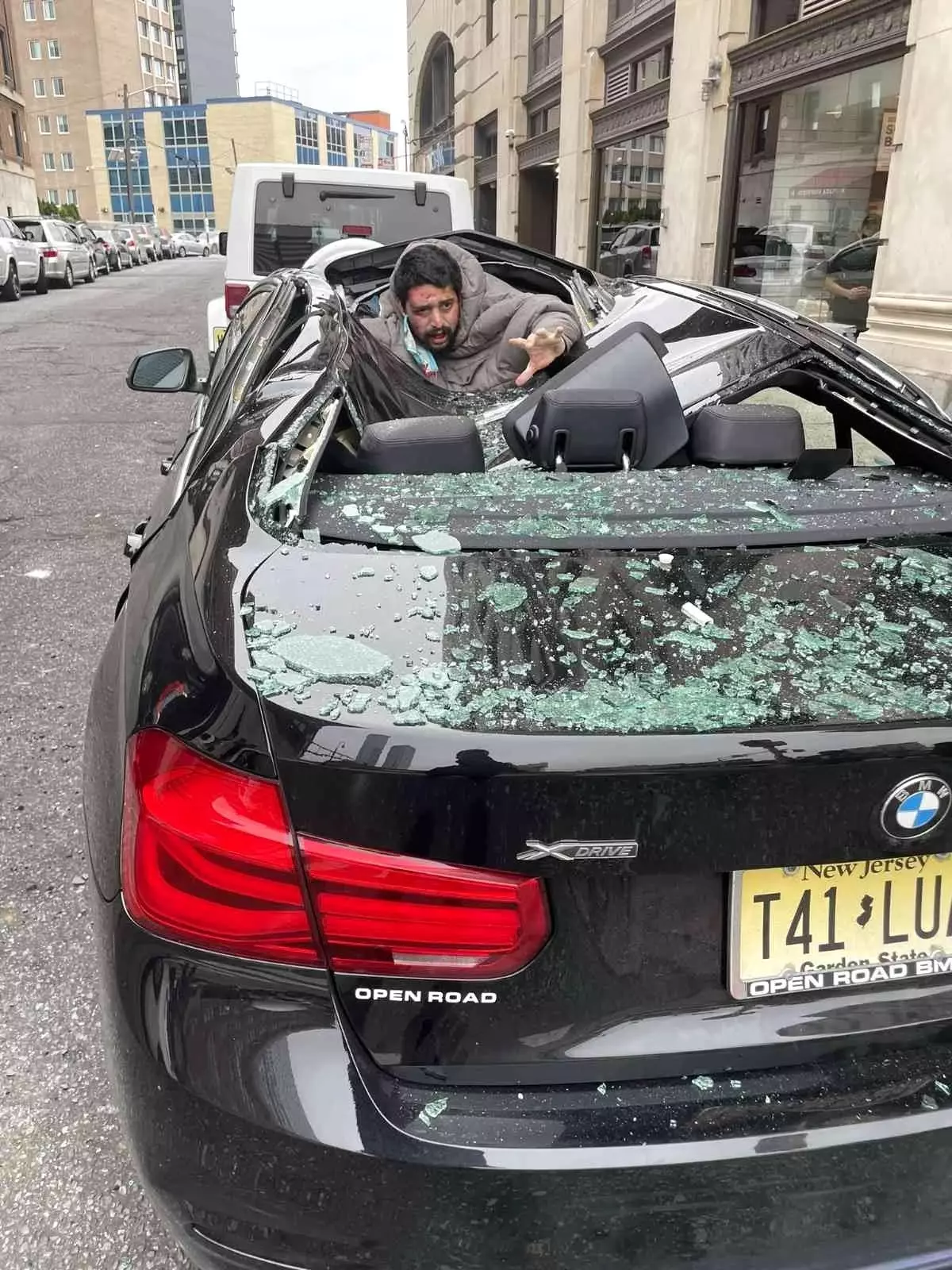 ABD'de 9'uncu kattan düşen adam sağ kurtuldu