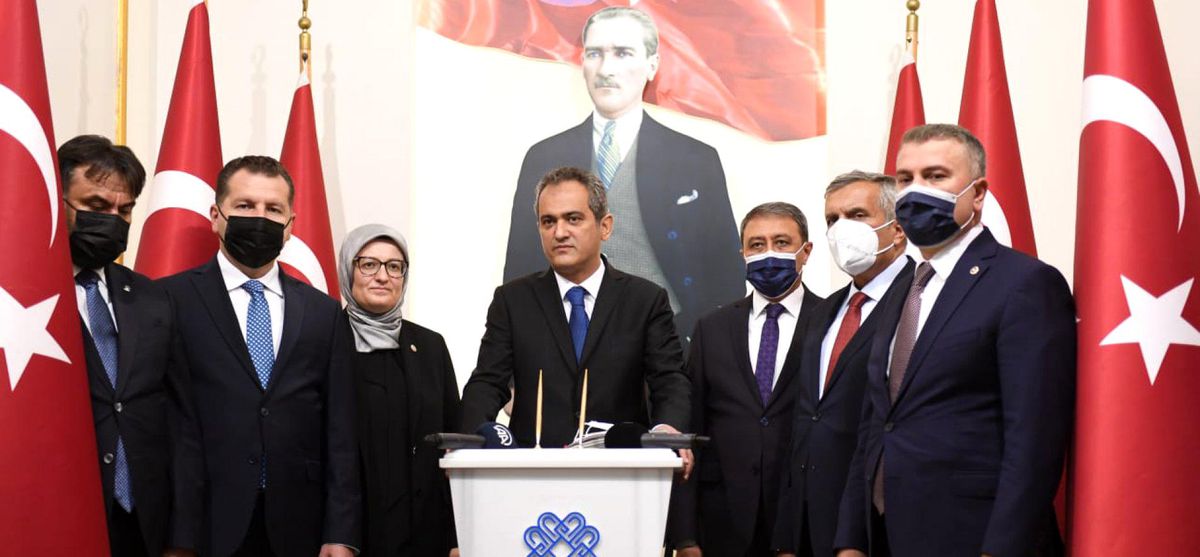 Son dakika! Milli Eğitim Bakanı Özer: 'Geçen hafta itibarı ile 71 bin 320 okulumuzun 2 tanesinde yüz yüze eğitime ara verilmişti.