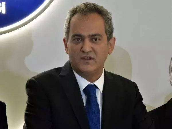BAKAN ÖZER AŞILANMIŞ VE ANTİKOR OLUŞTURMUŞ ÖĞRETMEN ORANIMIZ YÜZDE 90