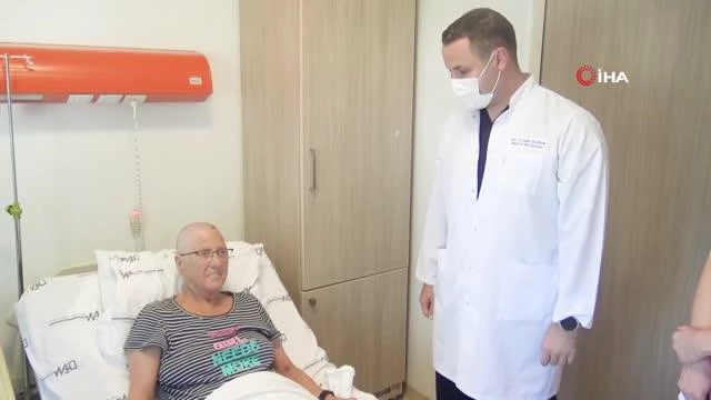 Beyin kanaması geçiren Hollandalı turist, 4 saatlik ameliyatla yaşama tutundu