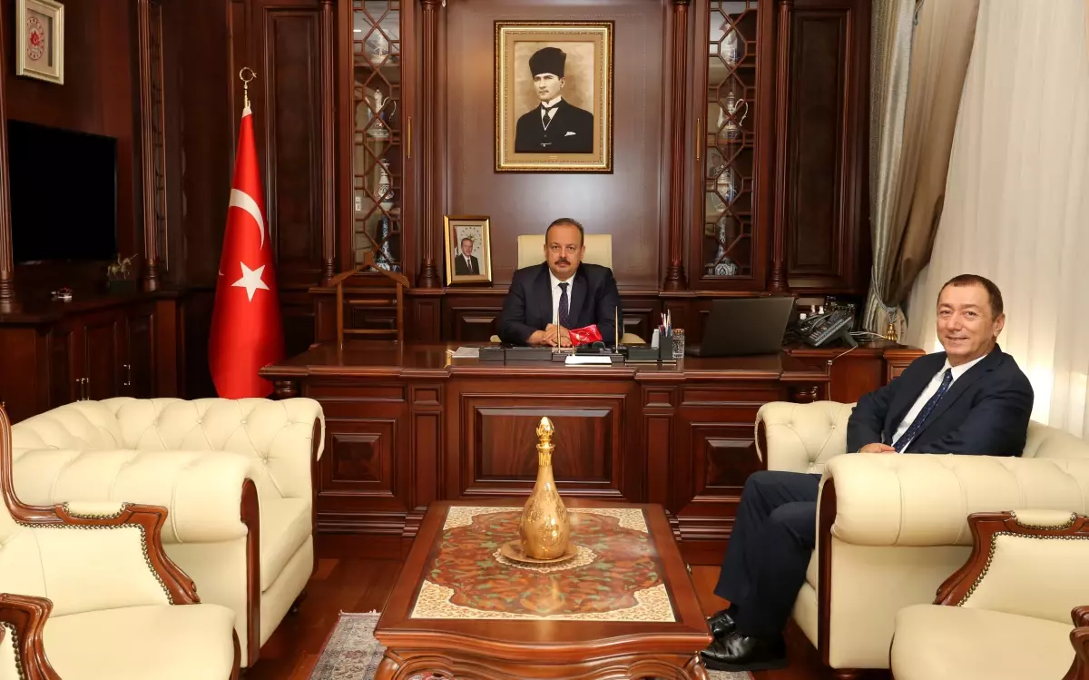 Bursa Kastamonu Dernekler Federasyonu Genel Başkanı Tiftik'ten Vali Canbolat'a Ziyaret