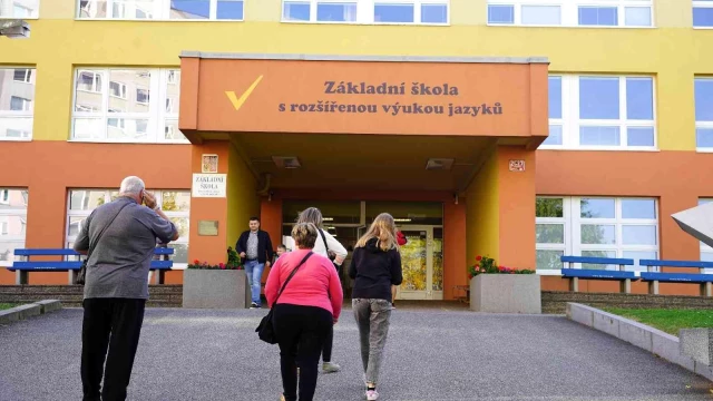 Çekya'da halk parlamento seçimleri için sandık başında