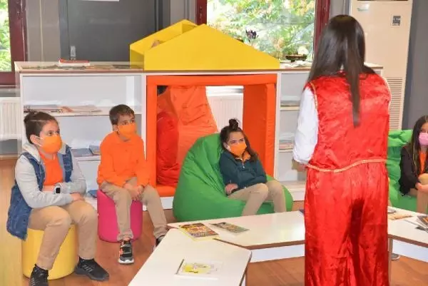 Dijital bağımlılığa karşı masal anlatan öğretmene ödül