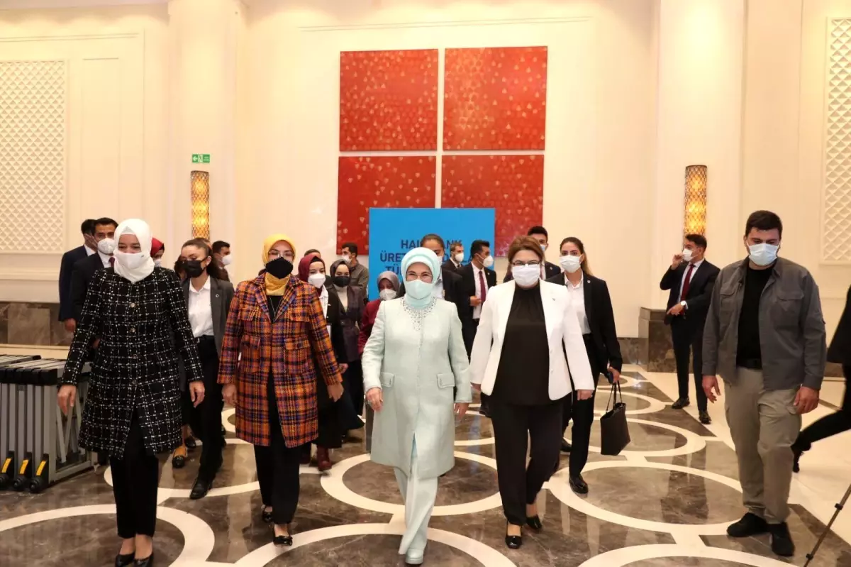 Emine Erdoğan Hanımefendi ve Bakanımız Derya Yanık,