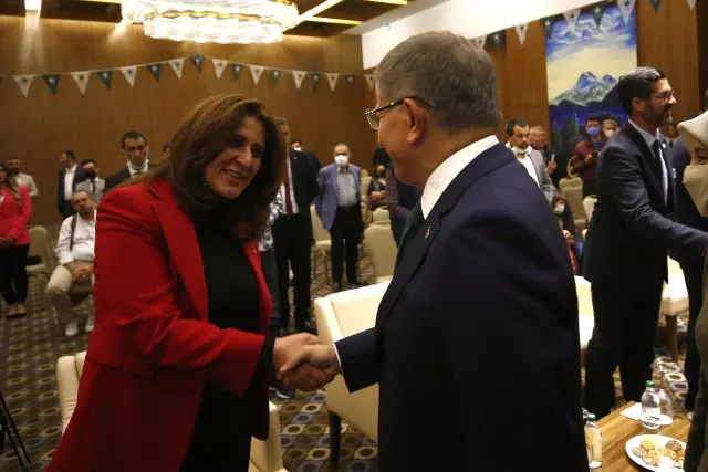 Gelecek Partisi Genel Başkanı Davutoğlu, STK temsilcileri ve muhtarlarla buluştu
