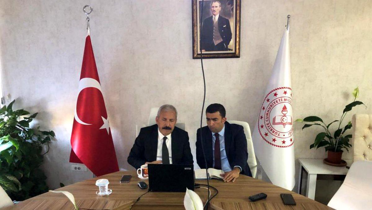 Genel Müdürümüz Sayın Kemal KARAHAN, Ders Kitapları ve Yayımlar Daire Başkanımız Sayın Burak FETTAHOĞLU ile birlikte 81 ilimizin Destek Biriminden...