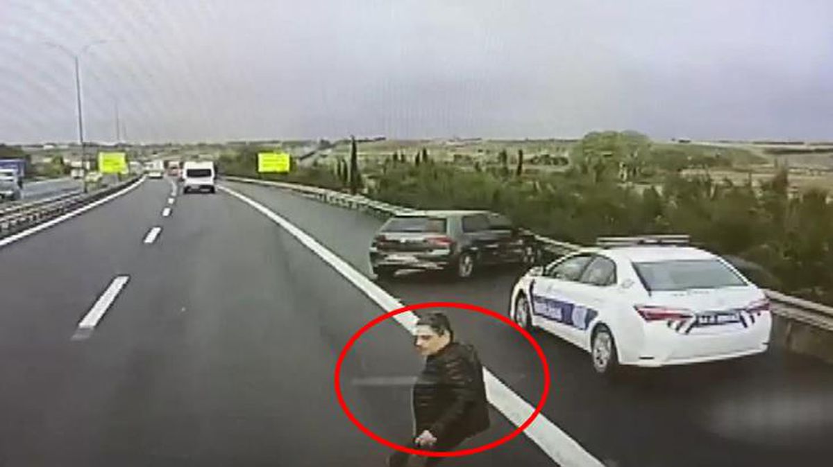Kaza sırasında tutanak tutan doktor feci şekilde can verdi! O anlar kamerada