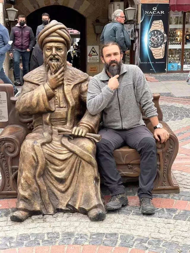 İşlerinden ayrılan Amerikalı ve Türk çift otostopla dünyayı geziyor