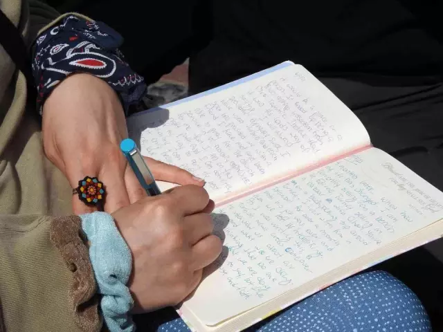 İşlerinden ayrılan Amerikalı ve Türk çift otostopla dünyayı geziyor
