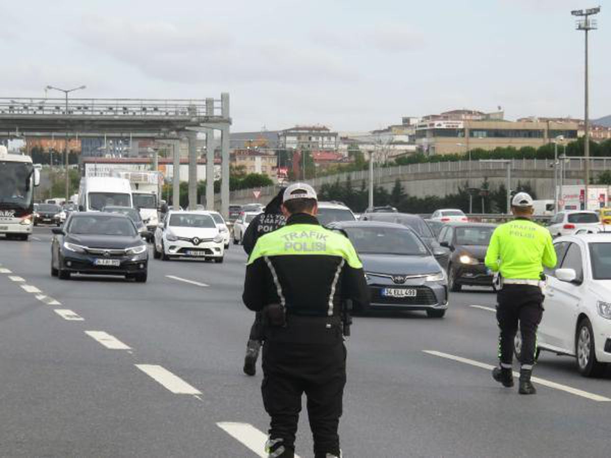 İSTANBUL'DA HELİKOPTERLİ TRAFİK DENETİMİ