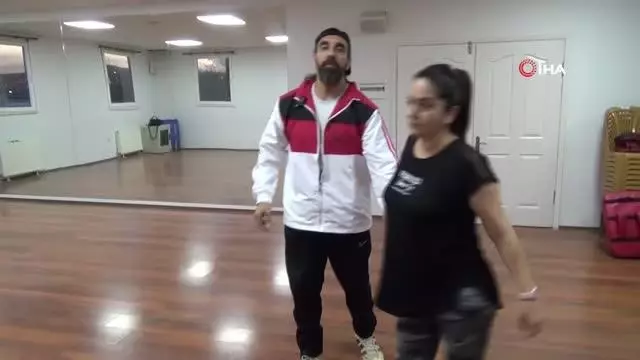 Kadınlar şiddete karşı savunma sporu öğreniyor