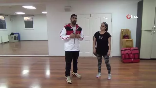 Kadınlar şiddete karşı savunma sporu öğreniyor