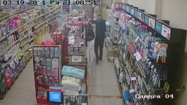 Kar maskeli gasp zanlısını yürüyüşü ele verdi