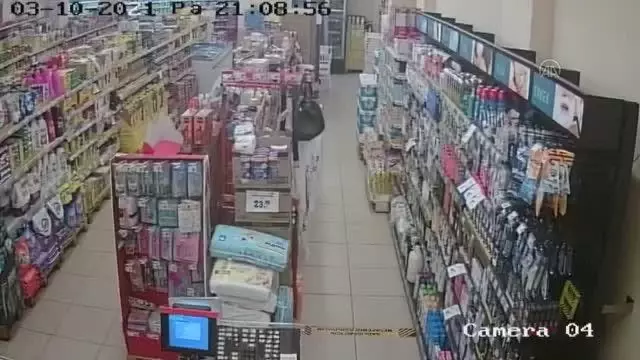Kar maskeli gasp zanlısını yürüyüşü ele verdi