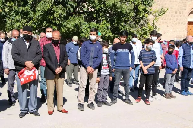 Kuraklığın etkisini gösterdiği Elazığ'da vatandaşlar yağmur duasında buluştu