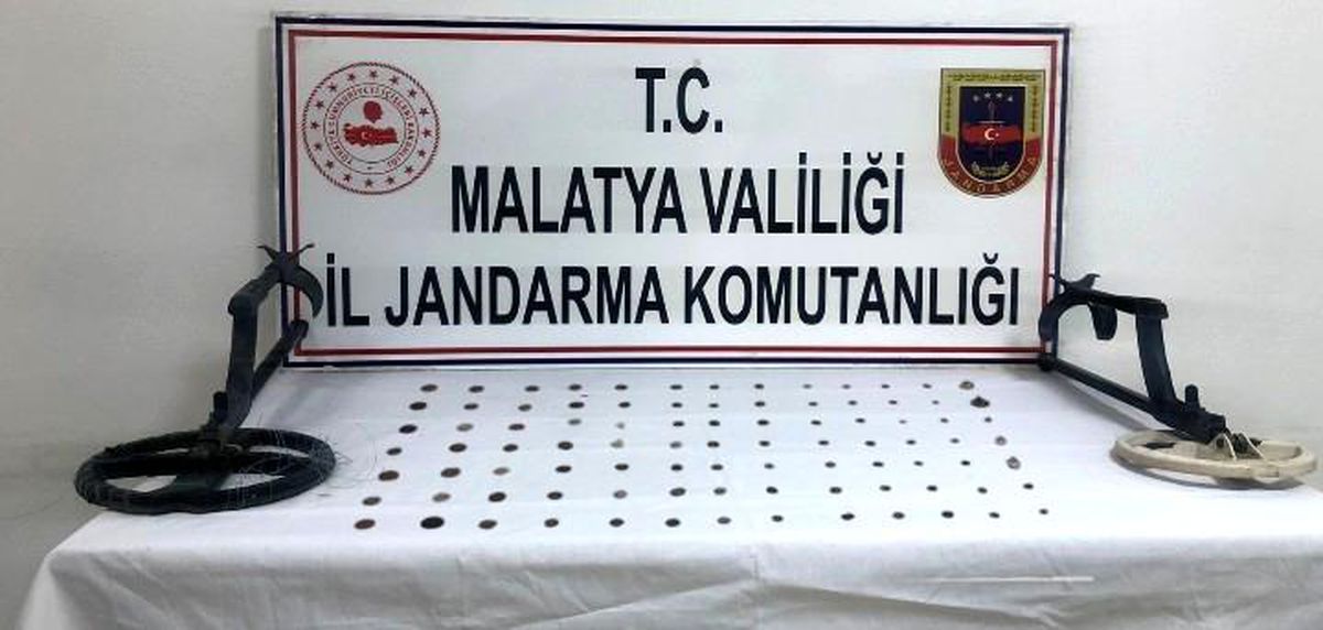 Malatya'da tarihi gümüş ve bronz sikkeler ele geçirildi