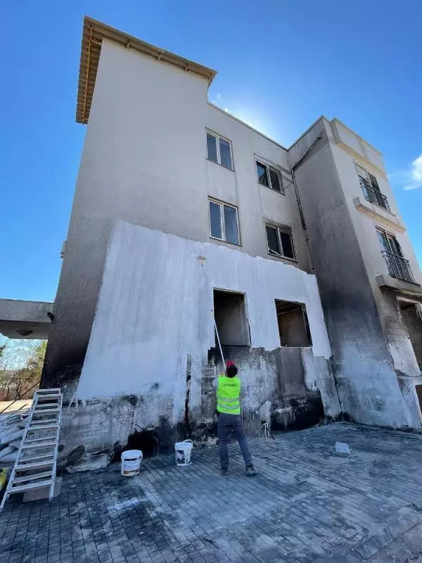 MANAVGAT'TA YANAN EVLER BAĞIŞLARLA YENİLENİYOR