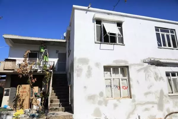 MANAVGAT'TA YANAN EVLER BAĞIŞLARLA YENİLENİYOR