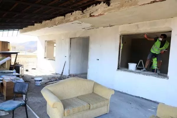 MANAVGAT'TA YANAN EVLER BAĞIŞLARLA YENİLENİYOR