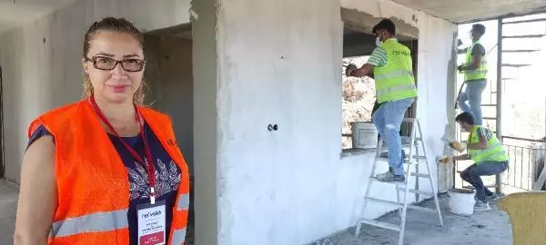 MANAVGAT'TA YANAN EVLER BAĞIŞLARLA YENİLENİYOR
