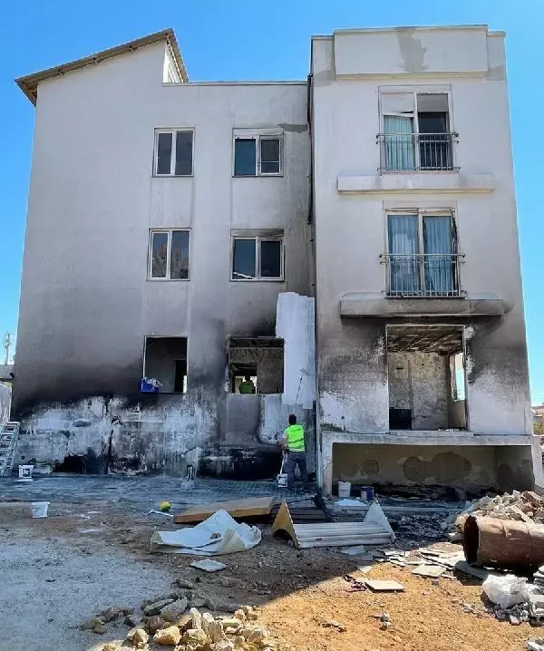 MANAVGAT'TA YANAN EVLER BAĞIŞLARLA YENİLENİYOR