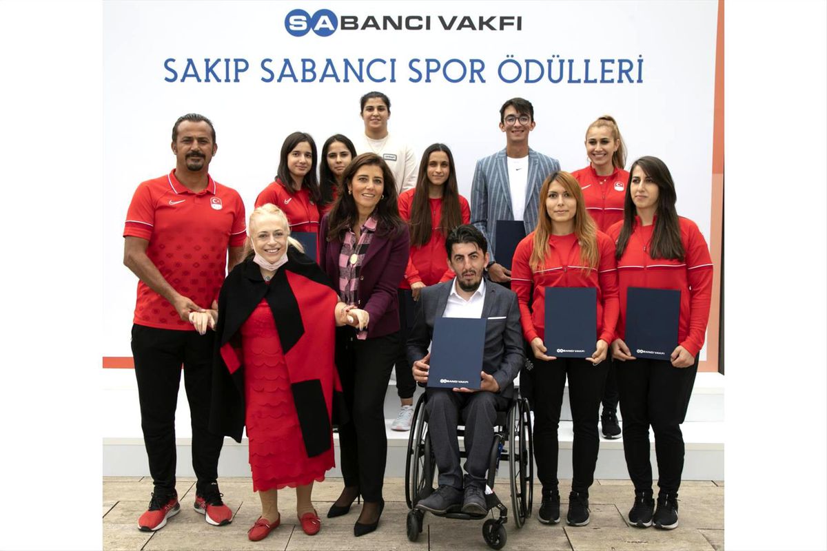 PAÜ'lü Milli Sporcuya Bir Ödül de Sabancı Vakfı'ndan