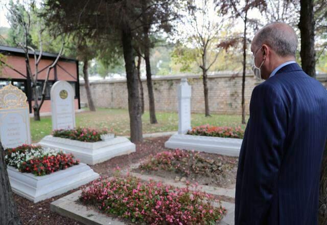 Cuma namazı sonrası kabir ziyareti yapan Erdoğan, 3 ismin mezarına gidip dua etti