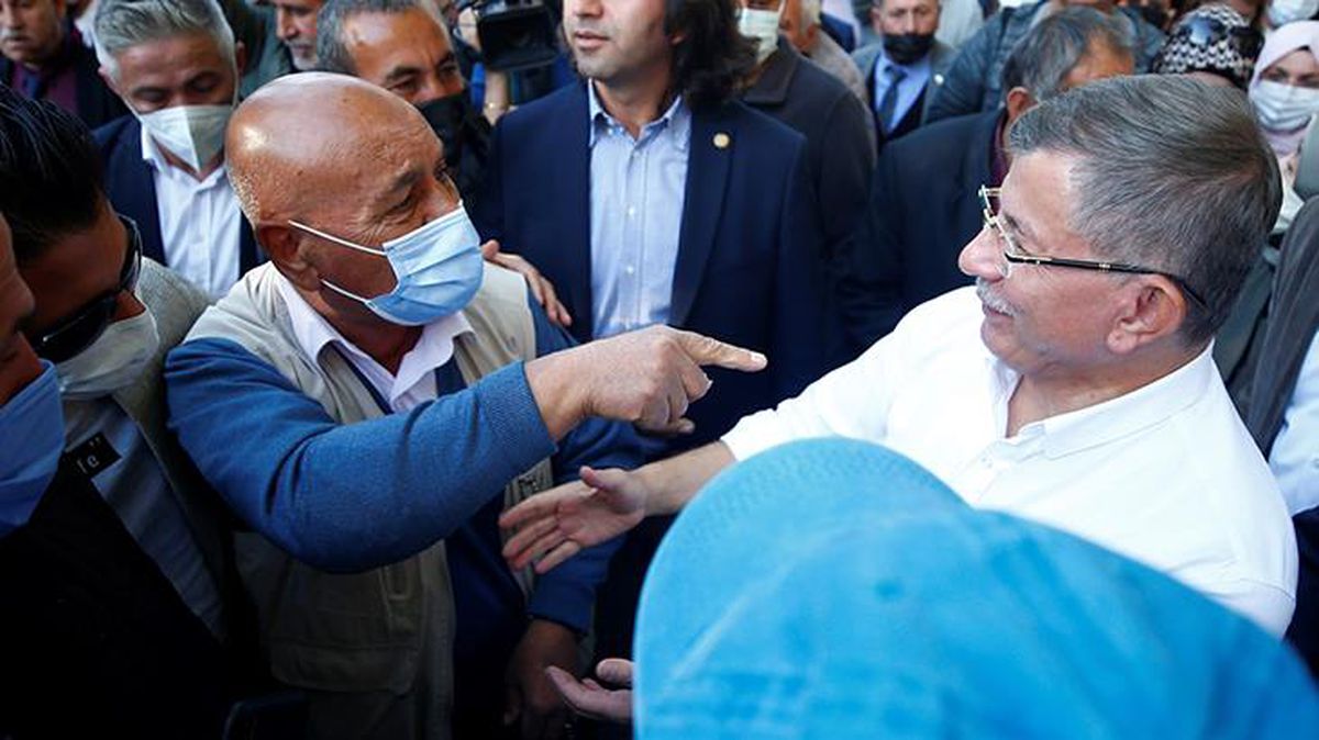 Esnaf ziyaretinde Ahmet Davutoğlu'na İYİ Parti, CHP ve HDP tepkisi: Onlarla birlikte olursanız size oy vermeyiz