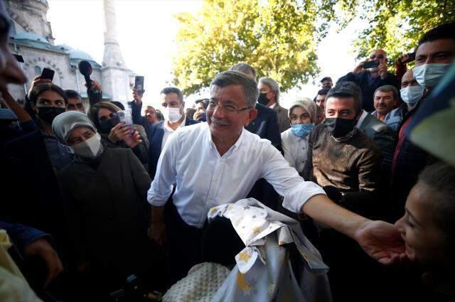 Esnaf ziyaretinde Ahmet Davutoğlu'na İYİ Parti, CHP ve HDP tepkisi: Onlarla birlikte olursanız size oy vermeyiz