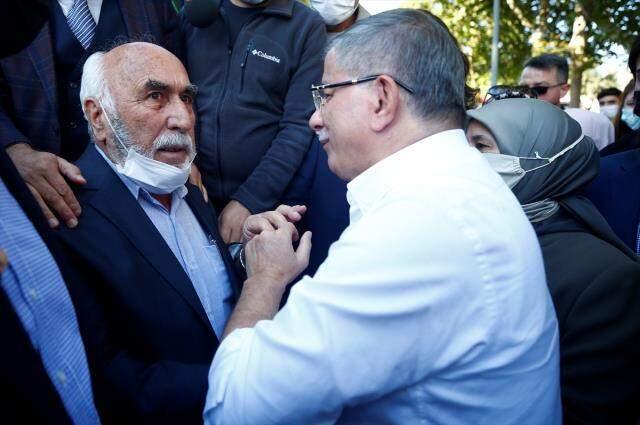 Esnaf ziyaretinde Ahmet Davutoğlu'na İYİ Parti, CHP ve HDP tepkisi: Onlarla birlikte olursanız size oy vermeyiz