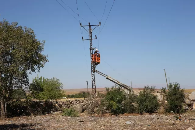 Son dakika haberleri! Şanlıurfa'nın kırsal mahallelerinde jandarma eşliğinde kaçak elektrik denetimi