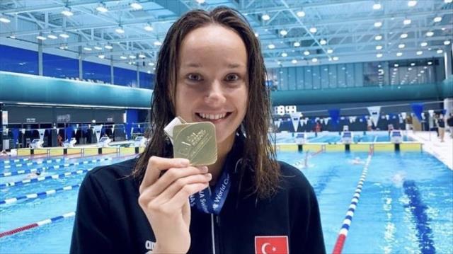 Ulusal yüzücümüz Zeynep Güneş, Dünya Kupası'nda altın madalya kazandı