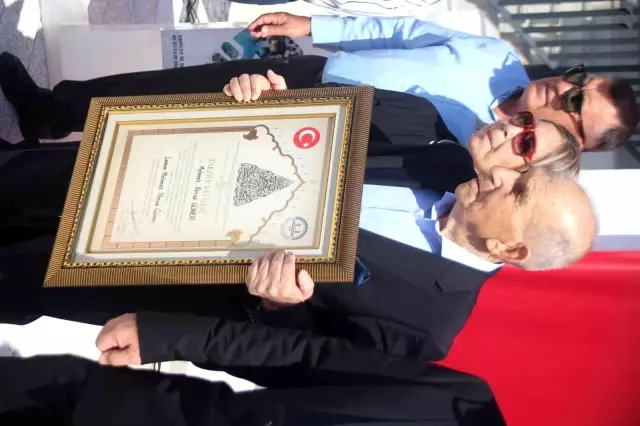 Vefat eden eşinin vasiyetini yerine getirdi