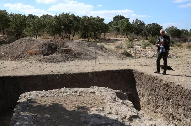 ÇANAKKALE - Alexandria Troas'da 2 bin yıllık altar bulundu