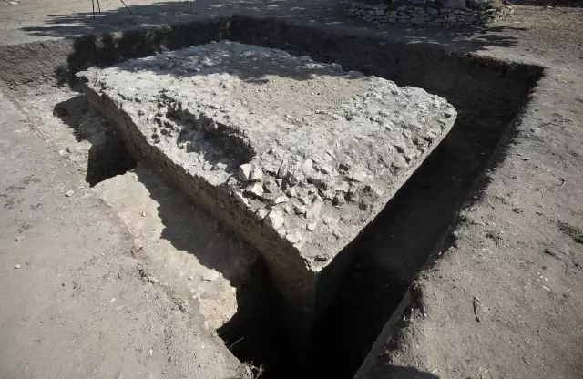 ÇANAKKALE - Alexandria Troas'da 2 bin yıllık altar bulundu