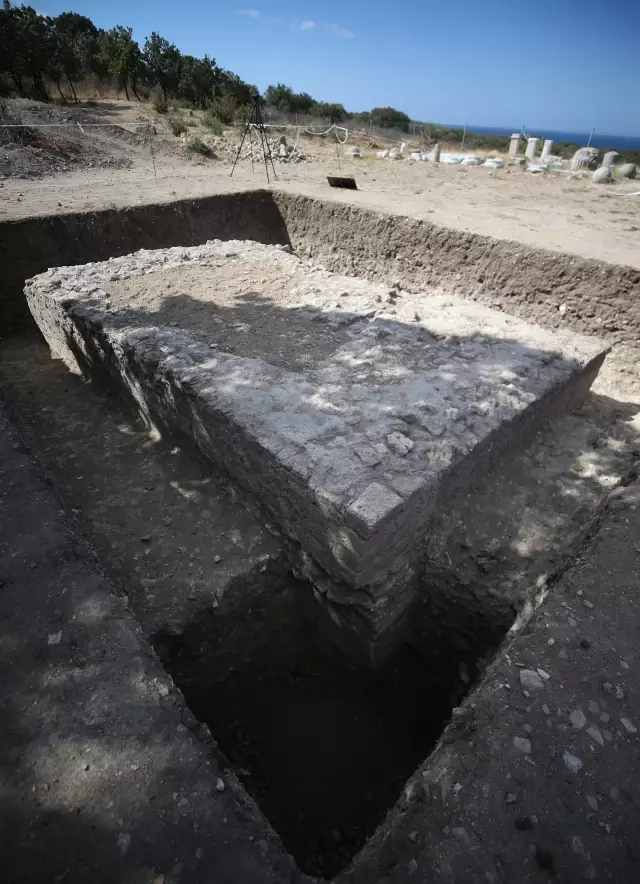 ÇANAKKALE - Alexandria Troas'da 2 bin yıllık altar bulundu