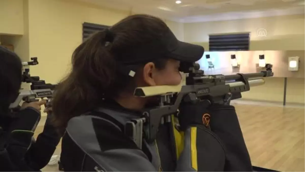 Atıcılıkta hedefi 12'den vuran kadın sporcular yeni rekorlar peşinde