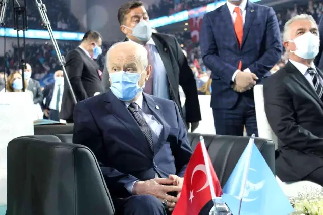 MHP Önderi Bahçeli: "Üniversite kapılarında öğretim üyelerine meydan okuyan, taş atan, hakaret eden bir güruhun Türk gençliğini değil, hain planları...