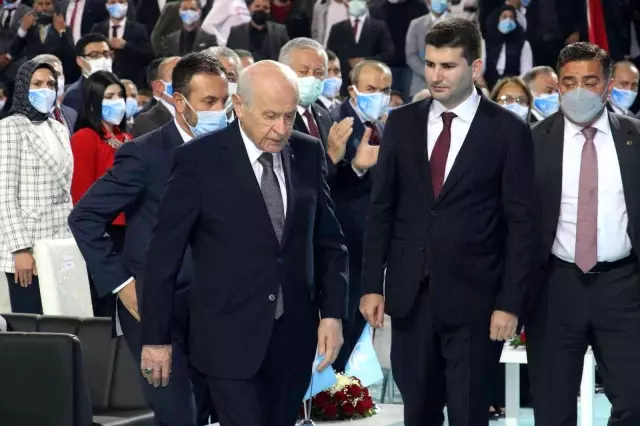 MHP Önderi Bahçeli: "Üniversite kapılarında öğretim üyelerine meydan okuyan, taş atan, hakaret eden bir güruhun Türk gençliğini değil, hain planları...