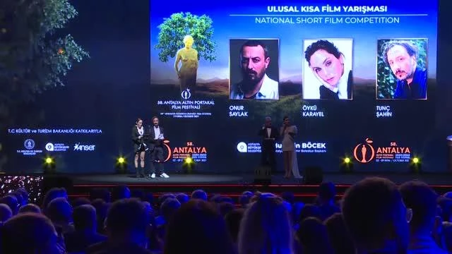 Bakan Ersoy, Altın Portakal Sinema Şenliği ödül merasiminde konuştu