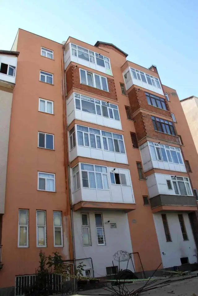 Balkondan düşen 8 yaşındaki çocuk hayatını kaybetti