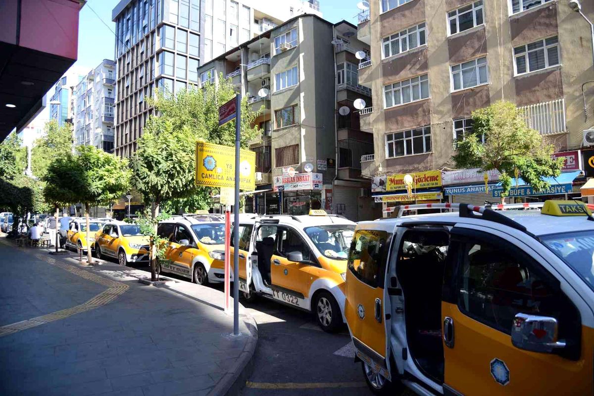 Diyarbakır Büyükşehir Belediyesi, Bismil'de 130 ticari taksi plakası için ihaleye çıktı